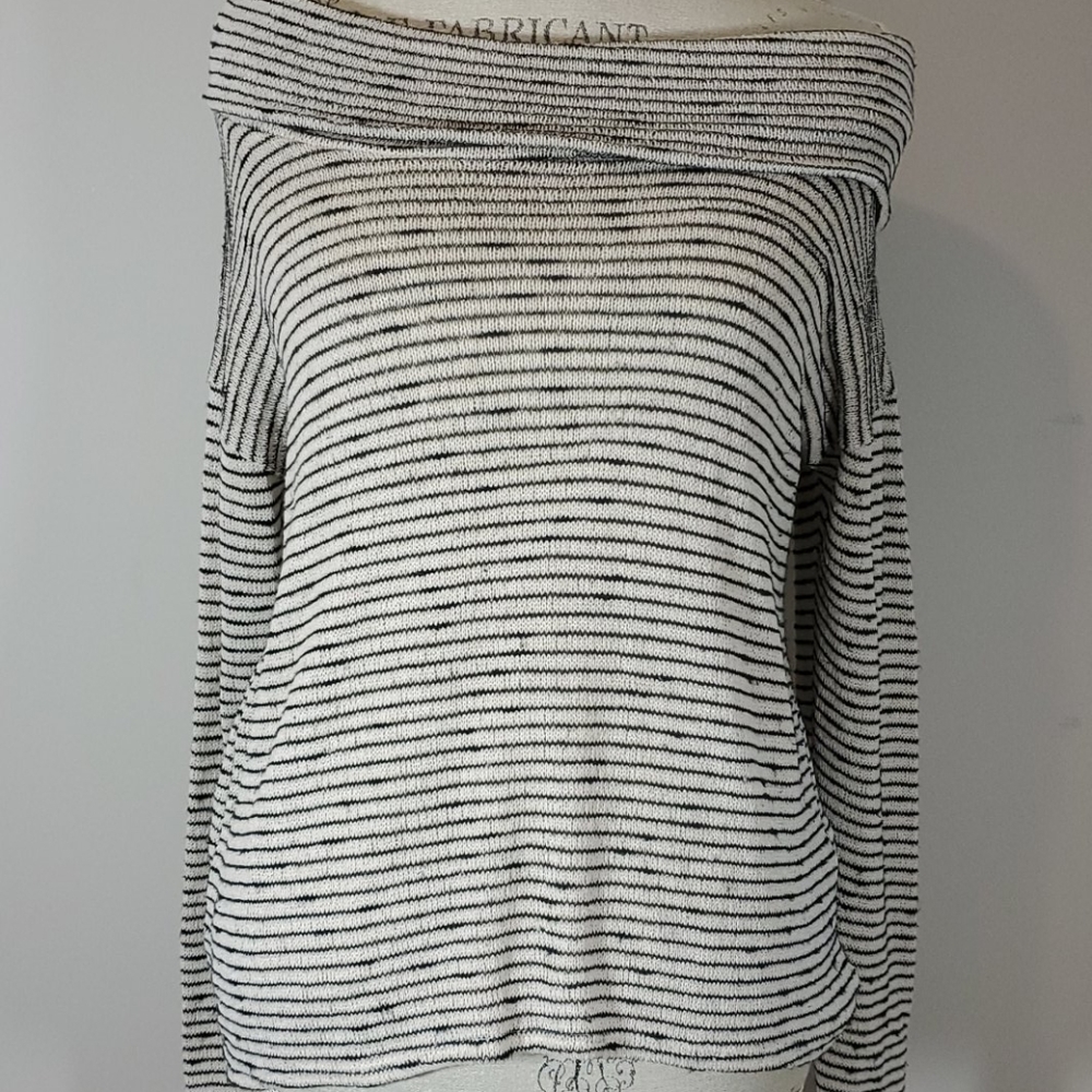 Le Lis Top Size Small Black White Stripe size M